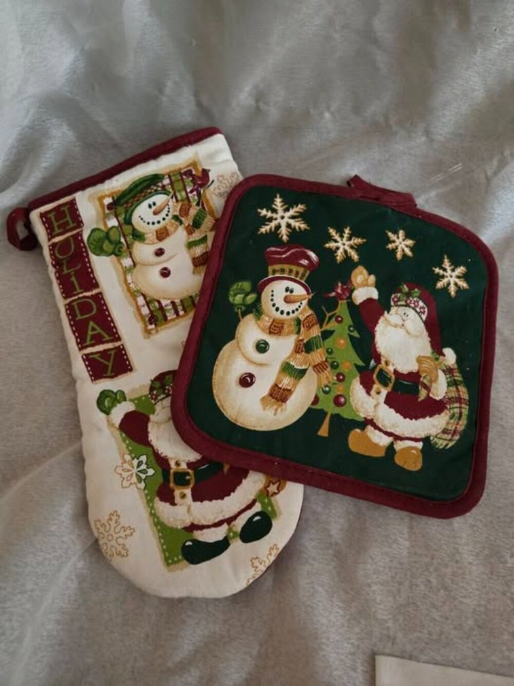 Christmas HOLIDAY Kitchen Oven Mit and Pot Holder Set Santa, Snowman Multicolor
